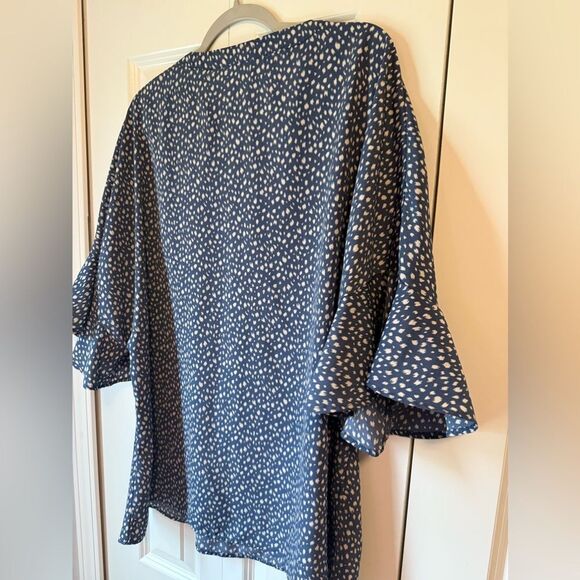 BLOOM CHIC LEOPARD PRINT VNECK RUFFLE SLEEVE BOUSE BLUE AND WHITE SIZE  18-20 - Picture 7 of 13